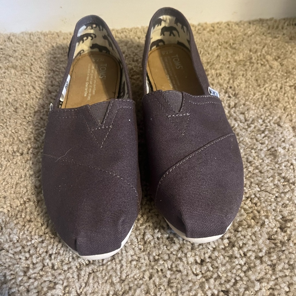 Tom’s flat shoe